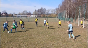 Żaki zagrały towarzysko z KP Krążkowy