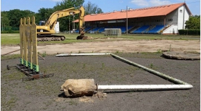 Niemal pół roku od rozpoczęcia modernizacji boiska. Jaki jest stan budowy?