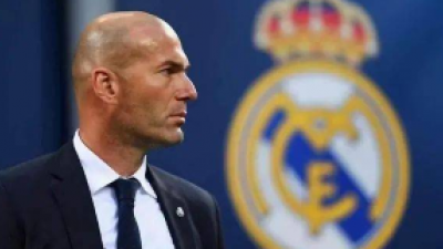 Real Madrid zve Zidana, aby trénoval tým