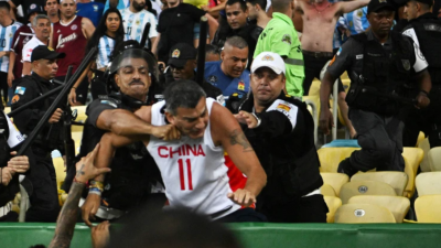 Sukob navijača Brazila i Argentine, Yi Jianlianov dres privlači pažnju!