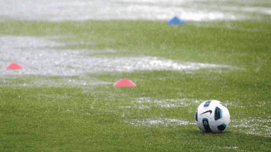 Intensywne opady deszczu pokrzyżowały plany - mecze odwołane