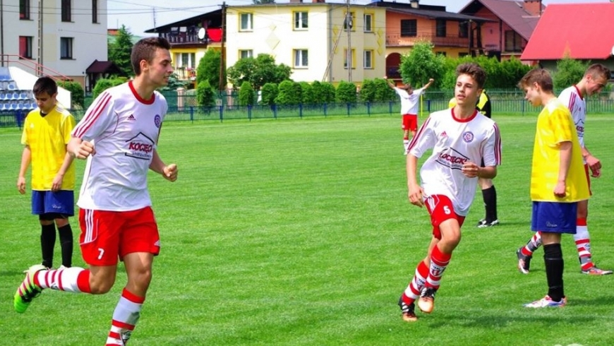 Wygrana juniorów w derbach i porażka trampkarzy