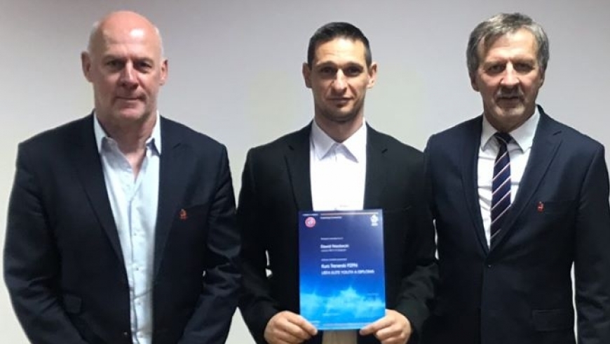 Trener Niezbecki po egzaminie na licencję UEFA A Elite Youth