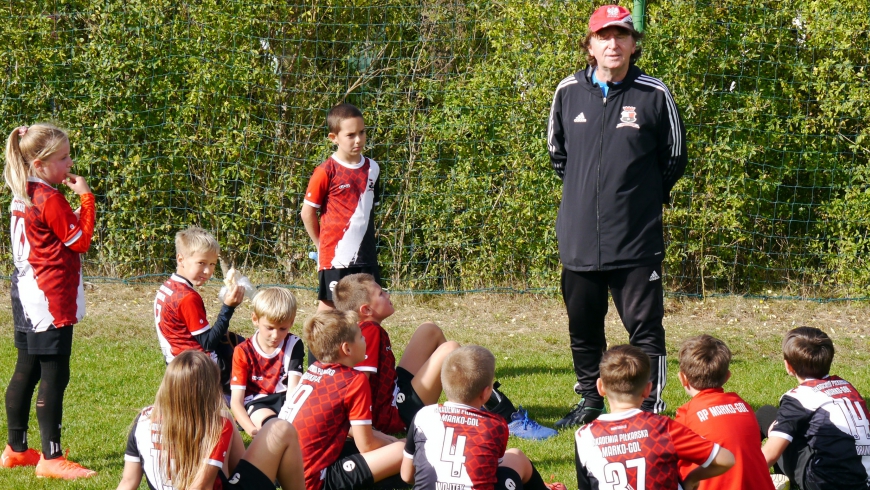 Radosny futbol młodszych orlików AP Marko-Gol w lidze PZPN U-10