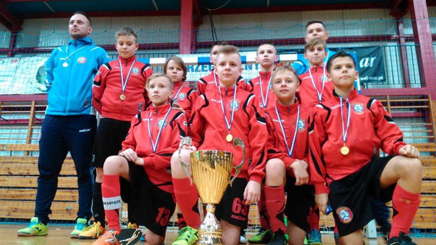 Mikołajkowy Turniej Piłkarski o Puchar Burmistrza Brzegu Dolnego, 6.12.2015 – I miejsce