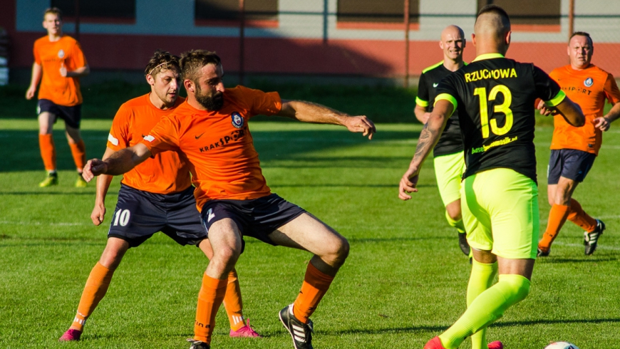 Siedem goli, trzy rzuty karne - Ciężkowianka vs Rzuchowa 3:4