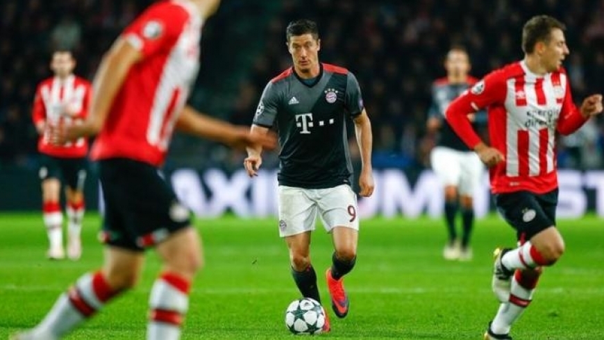 Lewandowski skjuter Bayern i omgången av den sista 16