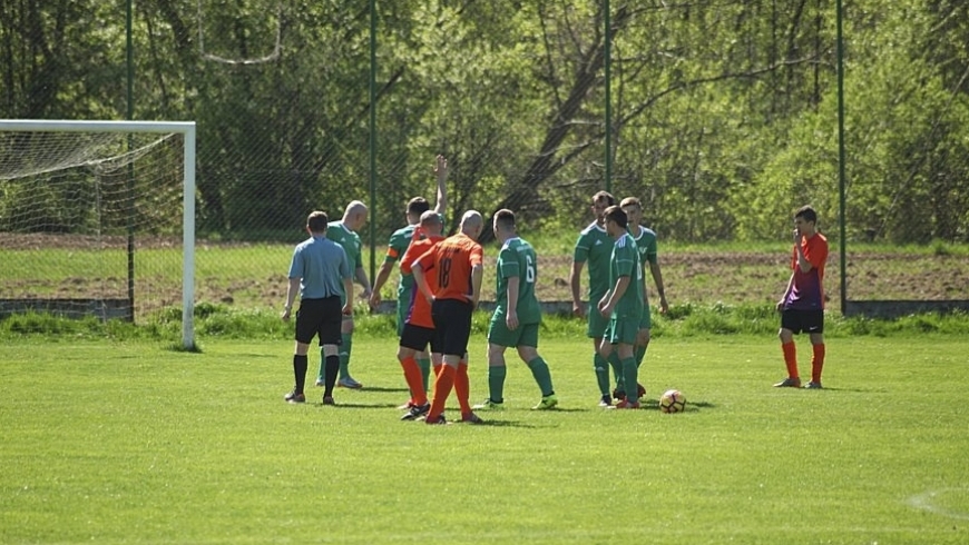 Wielkosobotnie derby z Porąbką Uszewską.