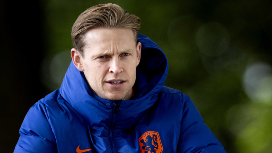 Onwillig om de Europa Cup te missen, De Jong's herhaalde getouwtrek met blessures