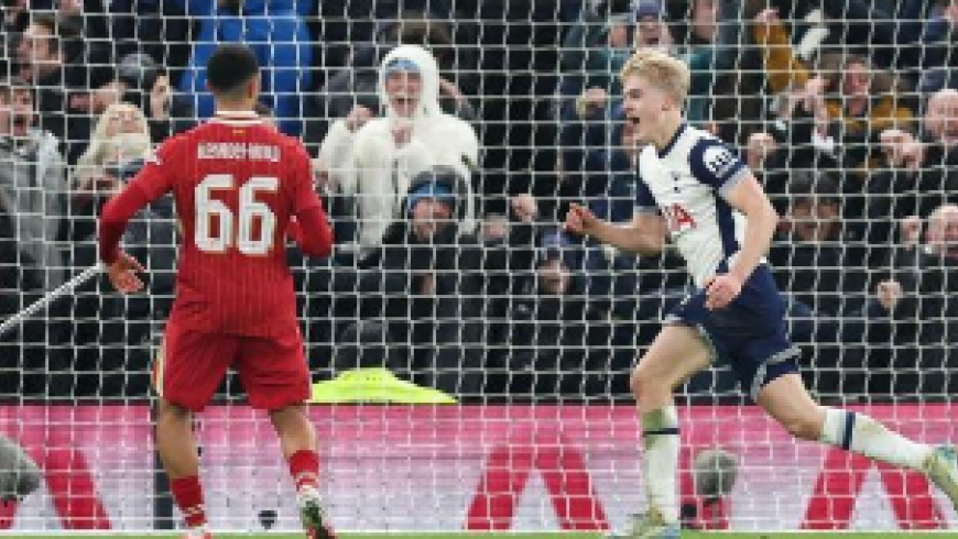 Bergvar marca primeiro golo pelos Spurs