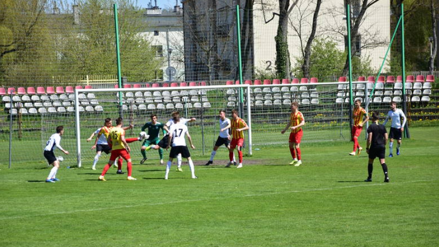 URATOWANY REMIS 2-2 Z KORONĄ II W KIELCACH!