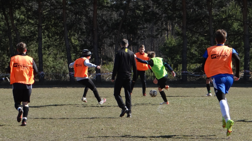 SPARING :   Jurajskie Wilki Cz-wa 3(2):(1)1 Grom Poczesna