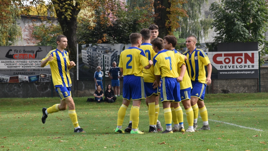 Rezerwy gromią Zryw Szydłowice, juniorzy młodsi liderem OLJM!