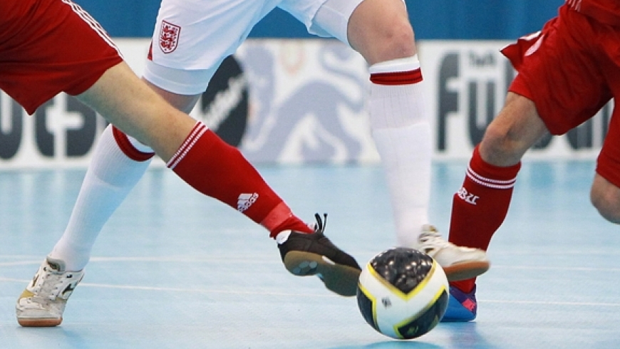 PIERWSZY W GOSTYNIU MECZ FUTSALOWY - foto