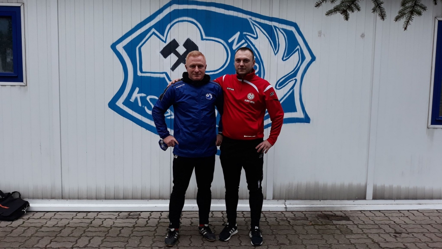 Trener Piotr Górski szkoli się i podnosi umiejętności w III-ligowym Górniku Konin