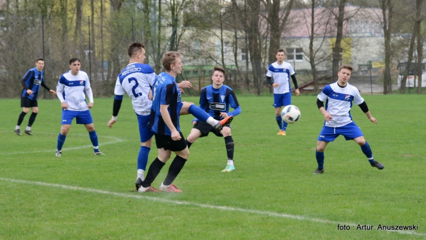 Seniorzy: Orzeł - Spartak Deszczno 3:2 (1:2)