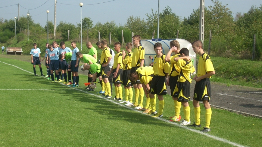 LKS OSTRÓW - LKS BRZEŹNICA 2:1: MACIEK TRZYMAJ SIĘ