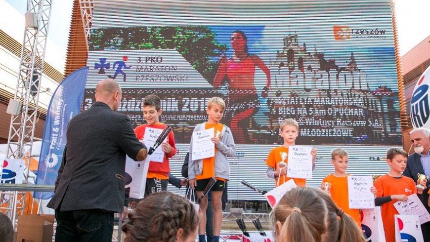 Dawid Pieniążek wygrywa Maraton Rzeszowski