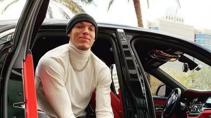 Après une rencontre passionnante, Aaron Gordon a enlevé son maillot et a relevé le défi de la récupération.