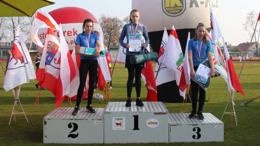 Zawodnicy MGKS Tur 1921 Turek na podium w Ogólnopolskich Biegach Niepodległości w Turku.