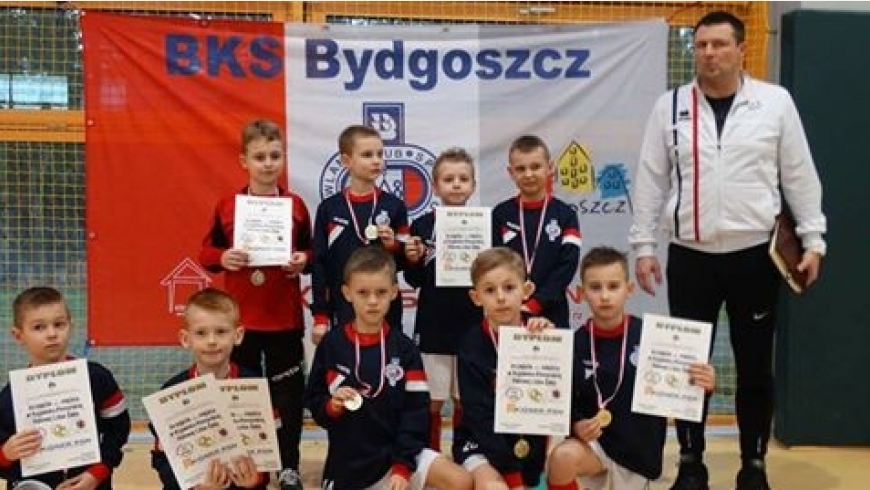 Zwycięstwo w turnieju Jeziorak CUP oraz V miejsce w finałach KPHL Żaka.