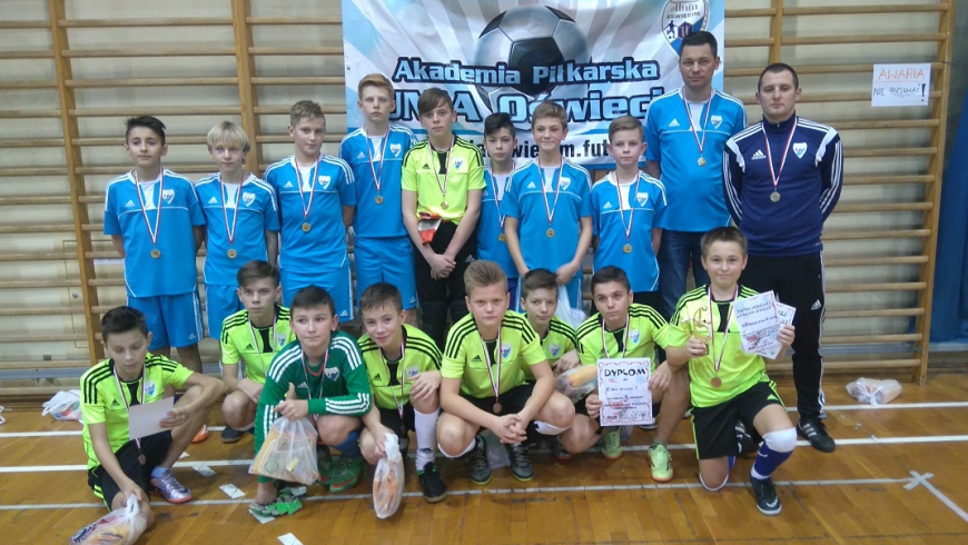 Młodzicy Unii zwycięzcami mikołajkowego turnieju w Oświęcimiu