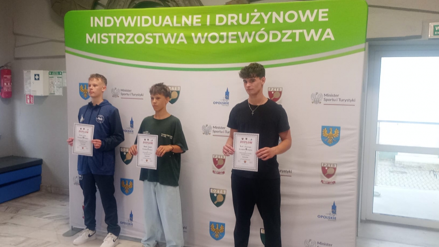 Grają tenisiści stołowi OKS