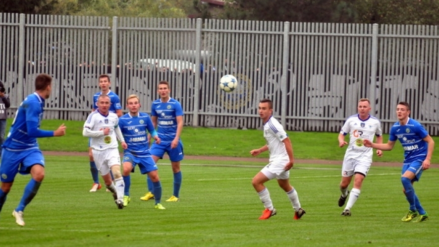 Mecz godny IV ligi - UNIA vs Hutnik 3:0(1:0)