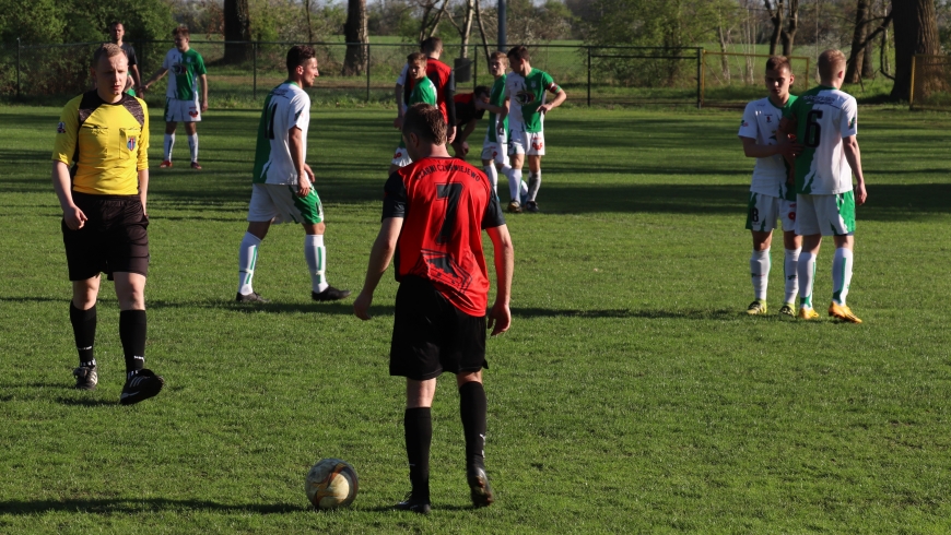 REMIS W MECZU DERBOWYM. PELIKAN - CZARNI CZERNIEJEWO 1:1