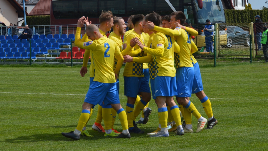 Znakomita pierwsza połowa warta trzy punkty. Miedź II Legnica - Stal Brzeg 1:3