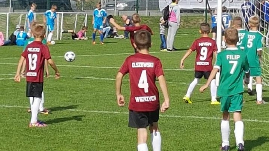 Grali najmłodsi piłkarze Wierzycy...