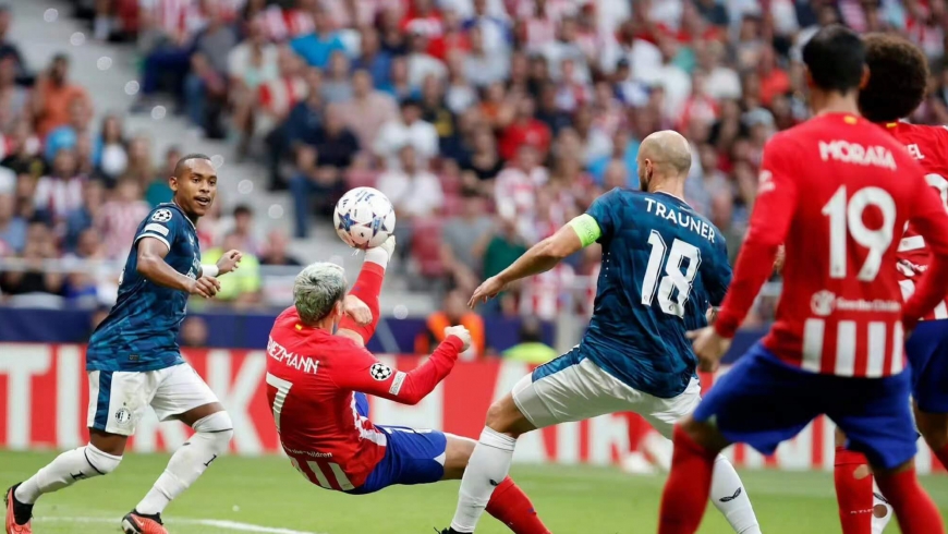 Atlético Madrid 3-2 Feyenoord, kouzlo fotbalu září na noční obloze