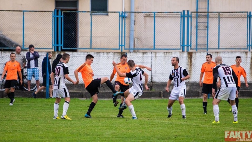 Czarni Jasło - Piast Tuczempy 1-0 (1:0)