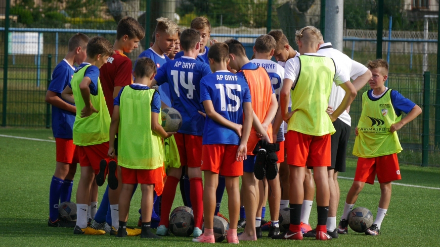 Małe derby powiatu na remis