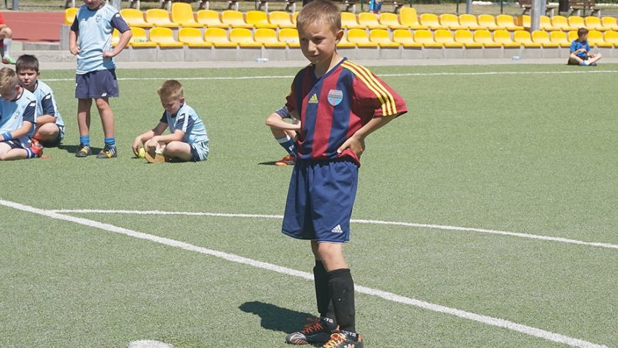 LIGA MŁODZIKÓW : STAROWICE DOLNE 5 - 2 UKS SAP BRZEG