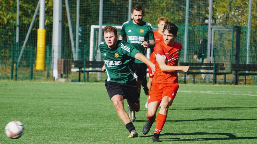 Sześć bramek rezerw i awans tuż za podium