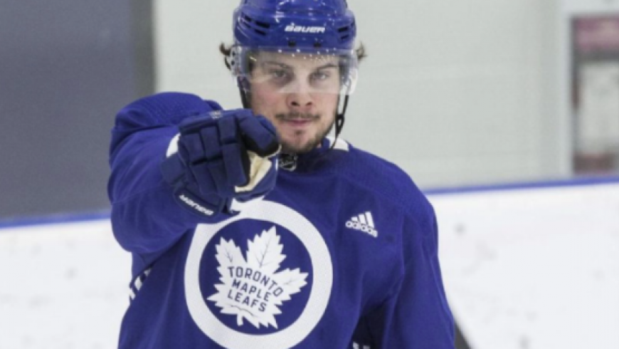 Auston Matthews EA SPORTS NHL 22: n kannessa