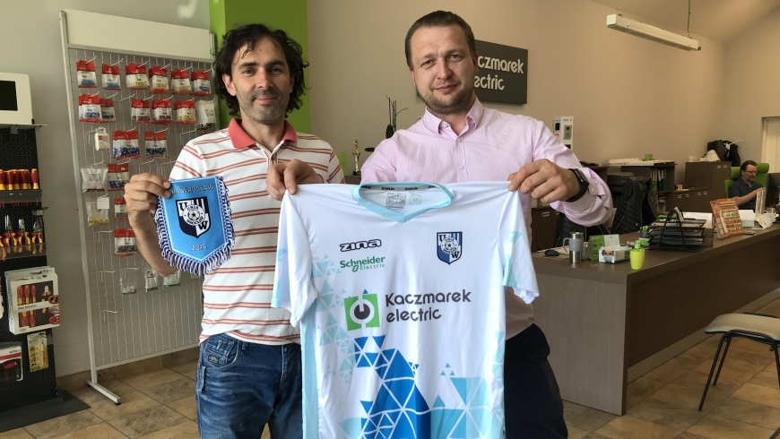 Kaczmarek Electric prezentuje wzór nowych koszulek.