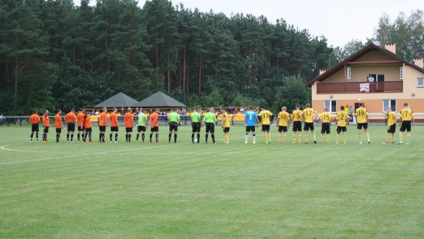 1 Kolejka: LZS Zdziary - Górnovia Górno 1:2.