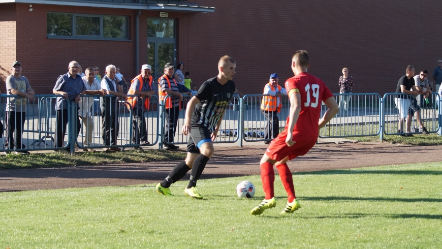 Piłkarskie derby powiatu  dla "Cariny".