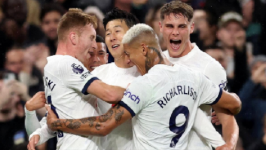 O Tottenham lidera a tabela com 23 pontos