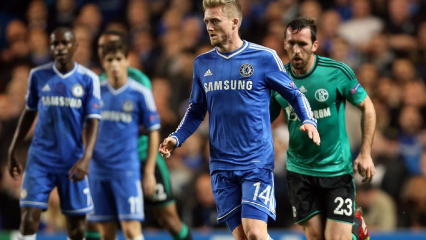 Zmiana sędziego w spotkaniu Chelsea - Schalke