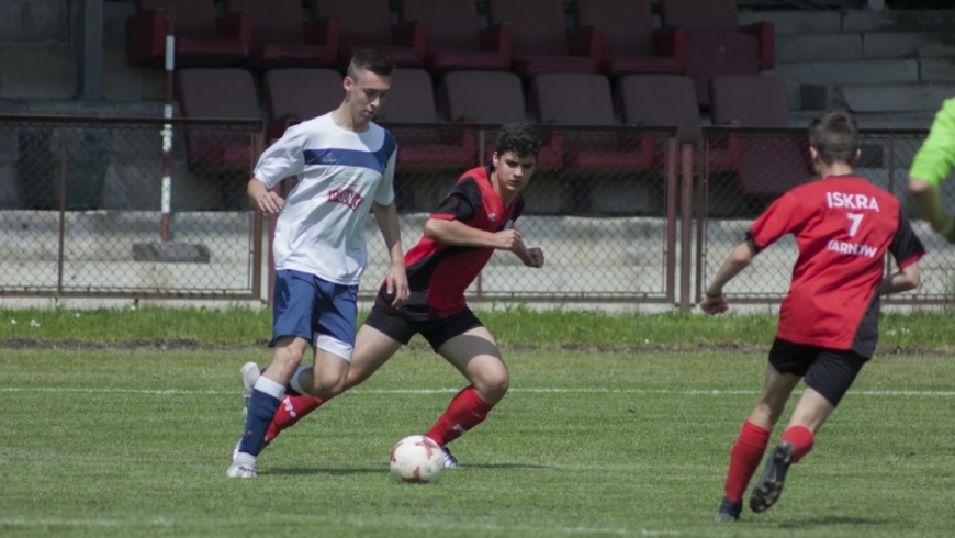 Sparing juniorów z LKS Dębiną Łętowską.